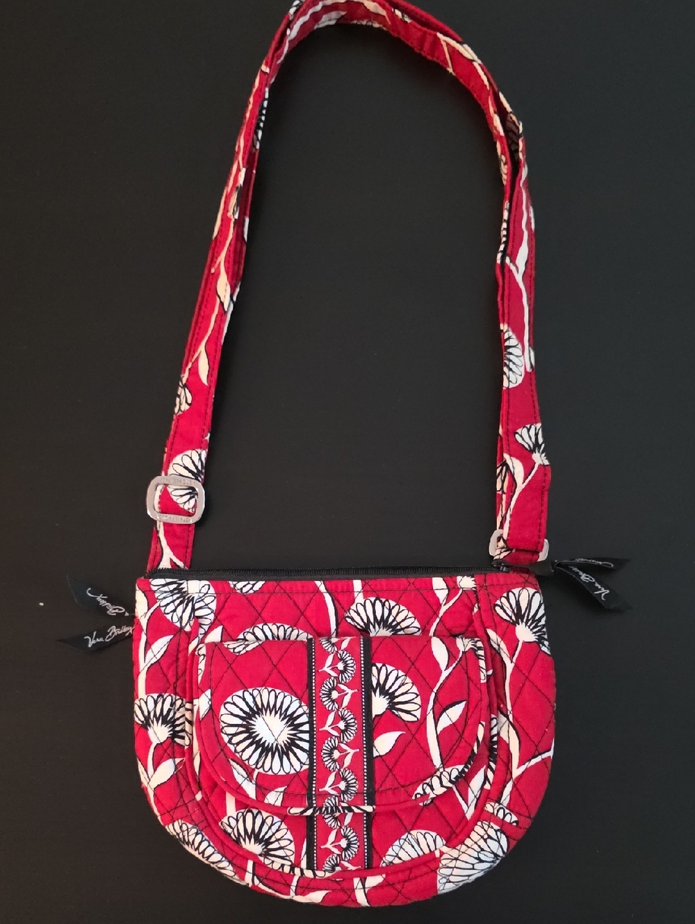 Vera Bradley Lizzy Crossbody "Deco Daisy" pattern.